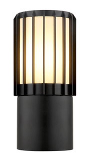 Zwarte, cilindervormige buitenwandlamp met verticale steunen en een warmwitte lichtverspreider, vooraanzicht