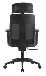 Rückansicht eines schwarzen Drehstuhls mit Netzrückenlehne und verstellbarer Kopfstütze.