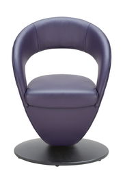 Moderner, lila Sessel mit runder Rückenlehne und schwarzem Sockel, Frontalansicht