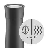 Schwarzer Impulse Isolierbecher 0,35l, seitliche Ansicht, hält Getränke bis zu 2 Stunden warm oder kalt.