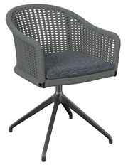 Grauer Armlehnstuhl mit geflochtenem Design und gepolstertem Sitzkissen, seitliche Perspektive