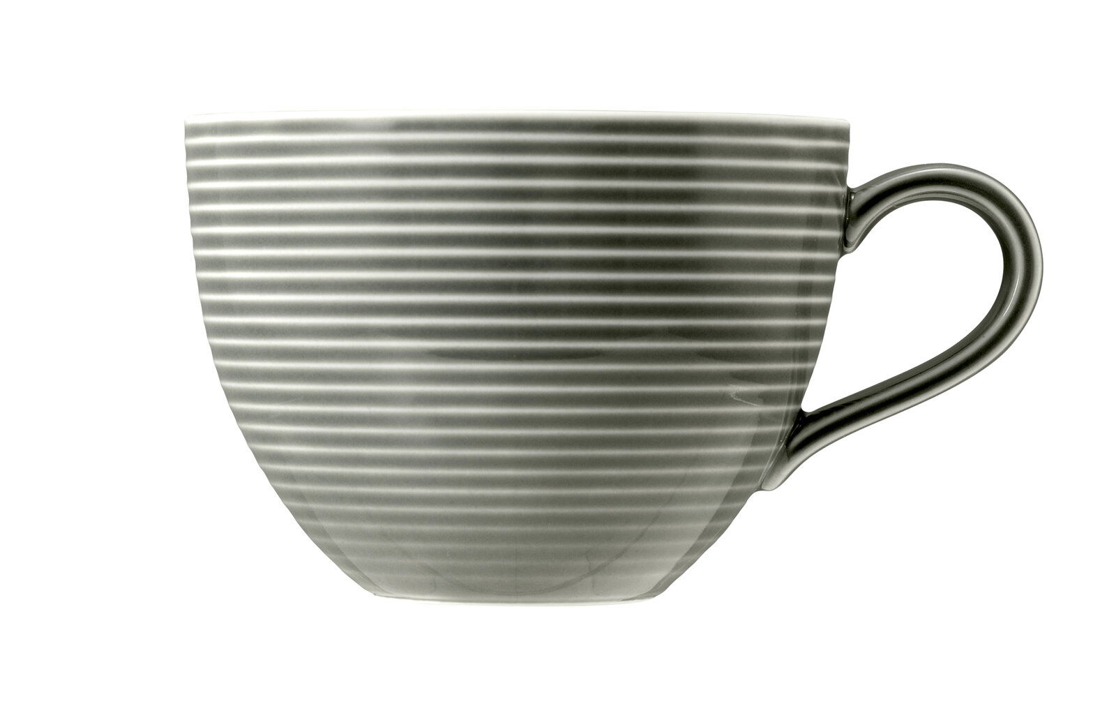 Graue Milchkaffeetasse mit horizontalen Streifen, seitliche Perspektive