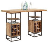 Holzbar mit Metallrahmen, Flaschenregalen und Ablagefläche, seitliche Perspektive