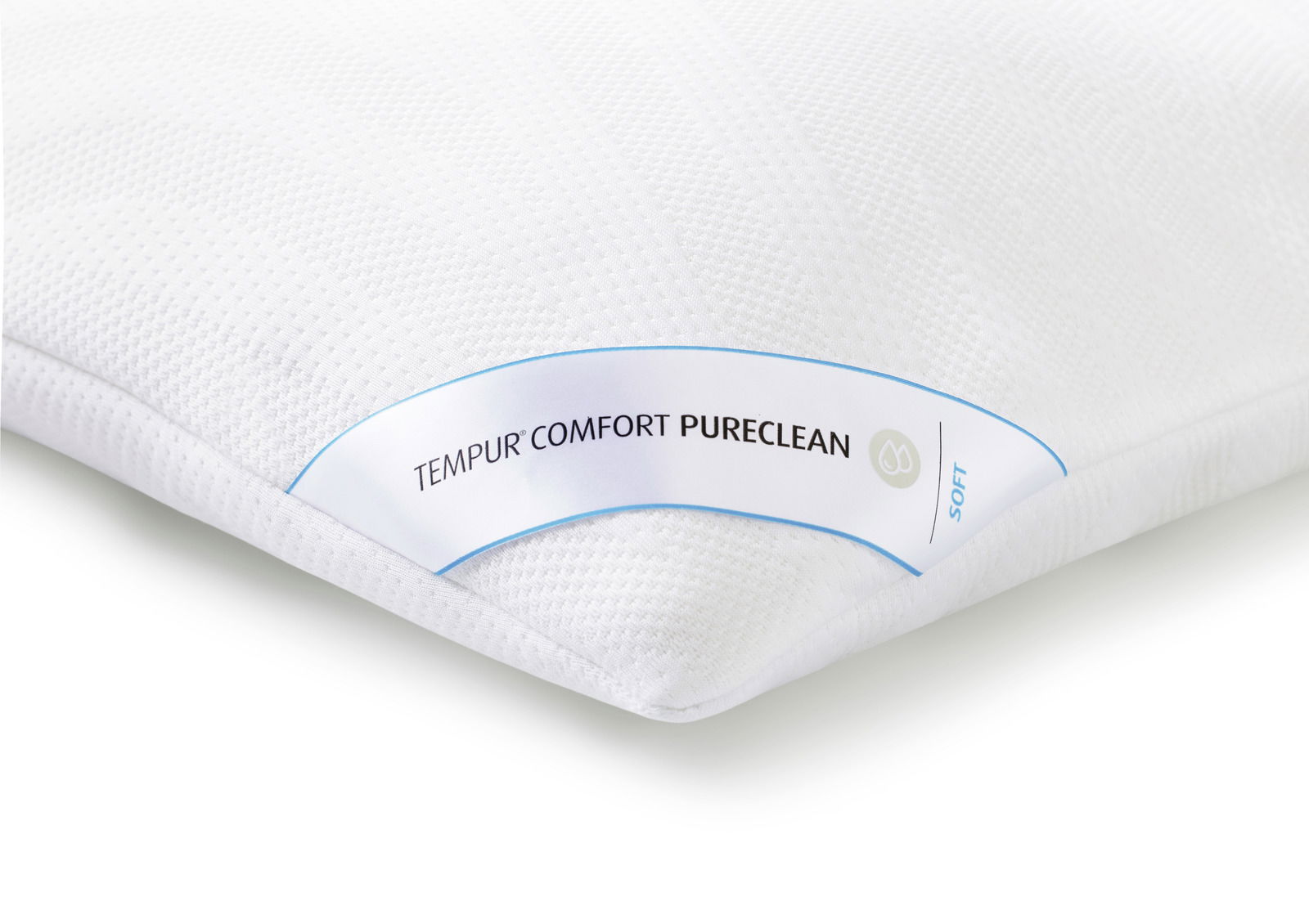 Nahaufnahme eines weißen Tempur Schlafkissens 80 x 40 cm mit der Aufschrift 'COMFORT PURECLEAN' und 'SOFT'.