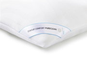 Close-up van een wit Tempur-slaapkussen van 80 x 40 cm met de opschriften 'COMFORT PURECLEAN' en 'SOFT'.