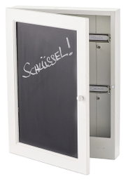 Weißer Schlüsselkasten mit Kreidetafel auf der Vorderseite, leicht geöffnet, zeigt Innenhaken für Schlüssel.