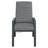 Gartenrelaxsessel in grauer Farbe, frontal betrachtet, mit gepolstertem Sitz und Rückenlehne.