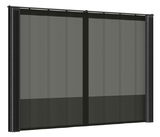 Schwarzes Vorhang Set in Frontalansicht mit transparenten Paneelen.