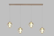 Vooraanzicht van een moderne beige hanglamp met vier transparante glazen bollen en warmwitte verlichting, speels op verschillende hoogtes geplaatst aan een langwerpige plafondbalk.
