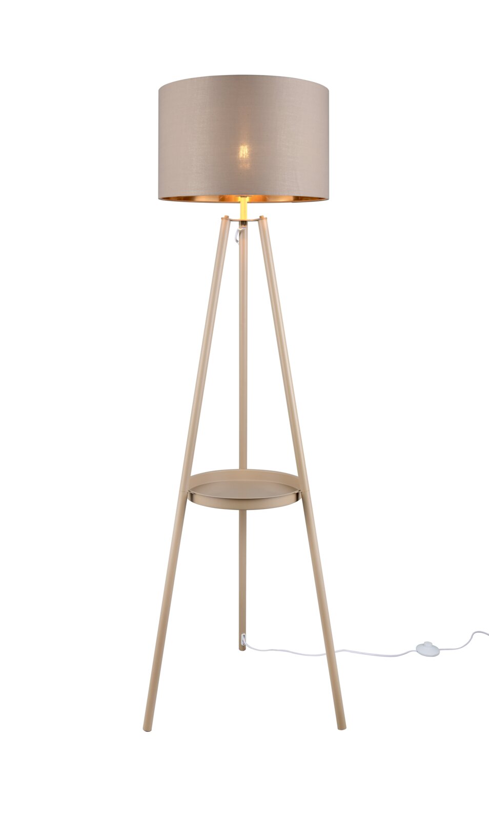 Reality Leuchten Stehleuchte COLETTE Beige dreibeinige Stehlampe mit zylindrischem Stoffschirm und Ablageplatte, warm leuchtend, freigestellt auf weißem Hintergrund, Frontansicht auf Augenhöhe