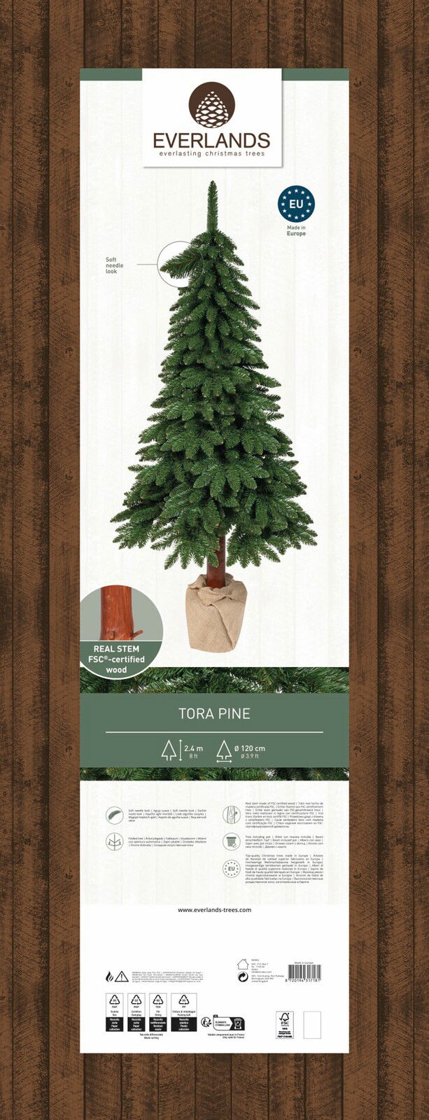 Künstlicher Weihnachtsbaum Tora Kiefer, 240 cm hoch, mit realistischem Nadel-Look und echtem Holzstamm, frontal abgebildet.