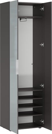 Offener Garderobenschrank mit mehreren Regalböden und einer Kleiderstange, Ansicht von vorne.