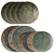 Vogelperspektive auf ein Tellerset 'Nature Essence' mit 12 Teilen in verschiedenen natürlichen Farben und Mustern.