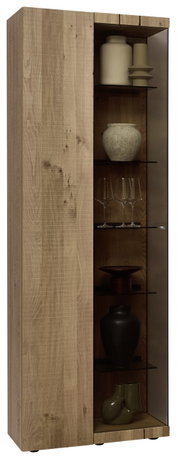 Holzvitrine mit Glastür, linke Perspektive, gefüllt mit dekorativen Objekten wie Vasen und Gläsern.