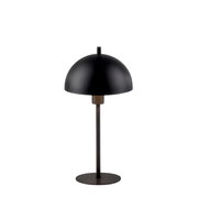 Schwarze Tischlampe mit halbkugelförmigem Schirm und rundem Fuß auf hellem Hintergrund, frontale Ansicht leicht von oben
