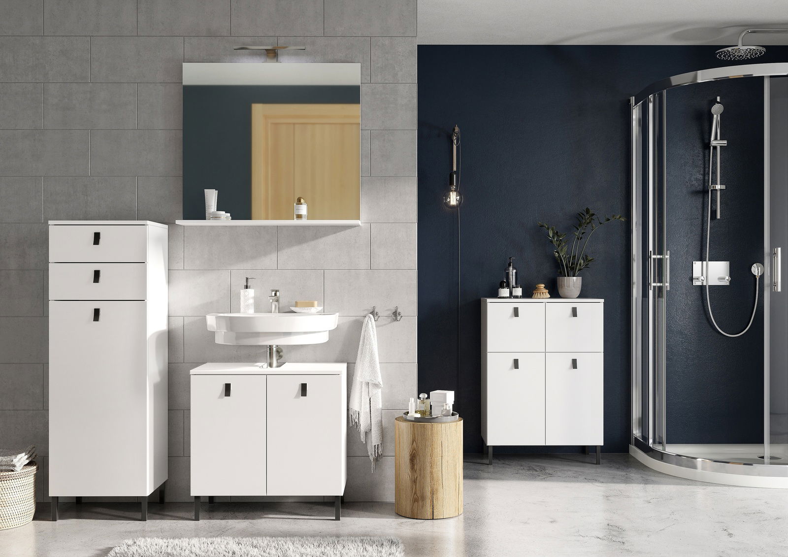 Moderner weißer Mediumschrank in einem stilvollen Badezimmer, frontal betrachtet.