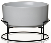Grauer Napf mit schwarzem Metallständer, seitliche Perspektive