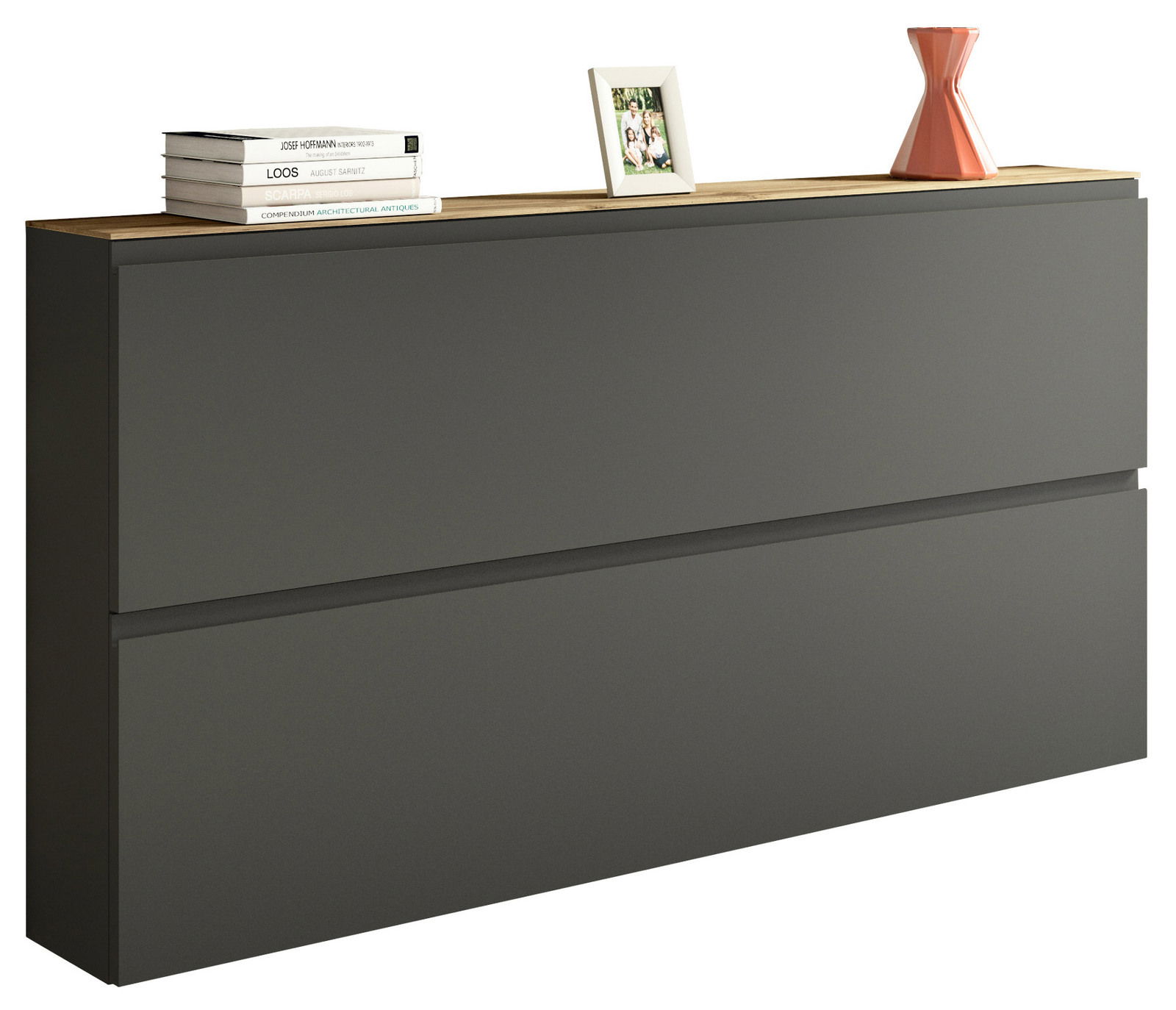 Moderano XL-hangkast voor schoenen LECCO Moderner XL-Hängeschuhschrank in dunklem Grau mit zwei Klappen, dekoriert mit Büchern, einem Bilderrahmen und einer Vase, seitliche Perspektive.