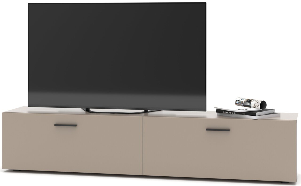 Moderne Wohnwand in Beige mit flachem Design, darauf ein großer Fernseher und Zeitschriften, frontale Perspektive