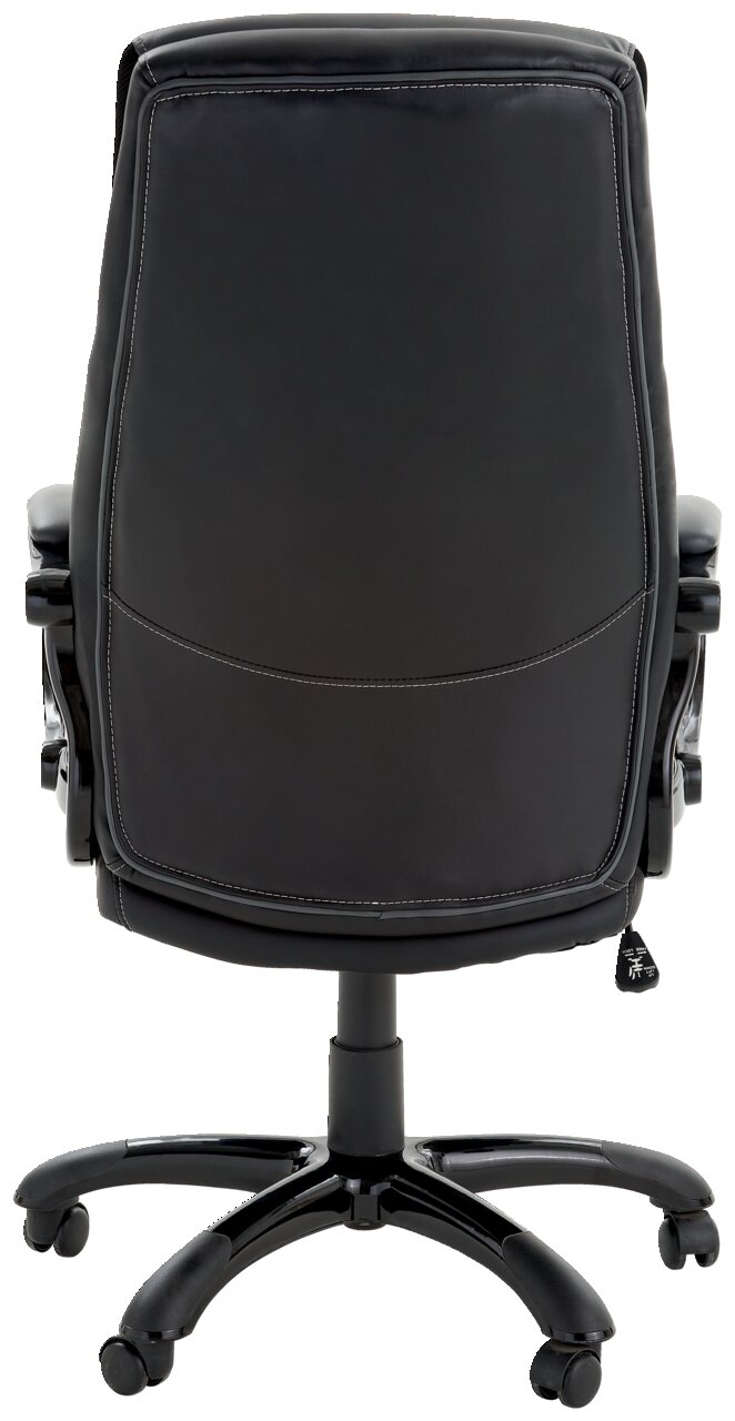 Rückansicht eines schwarzen Chefsessels mit Rollen und verstellbaren Armlehnen.