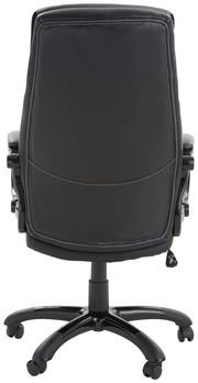 Rückansicht eines schwarzen Chefsessels mit Rollen und verstellbaren Armlehnen.