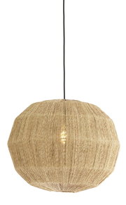 Hängeleuchte aus natürlichem Material in Seitenansicht, mit sichtbarem Leuchtmittel und schwarzem Kabel