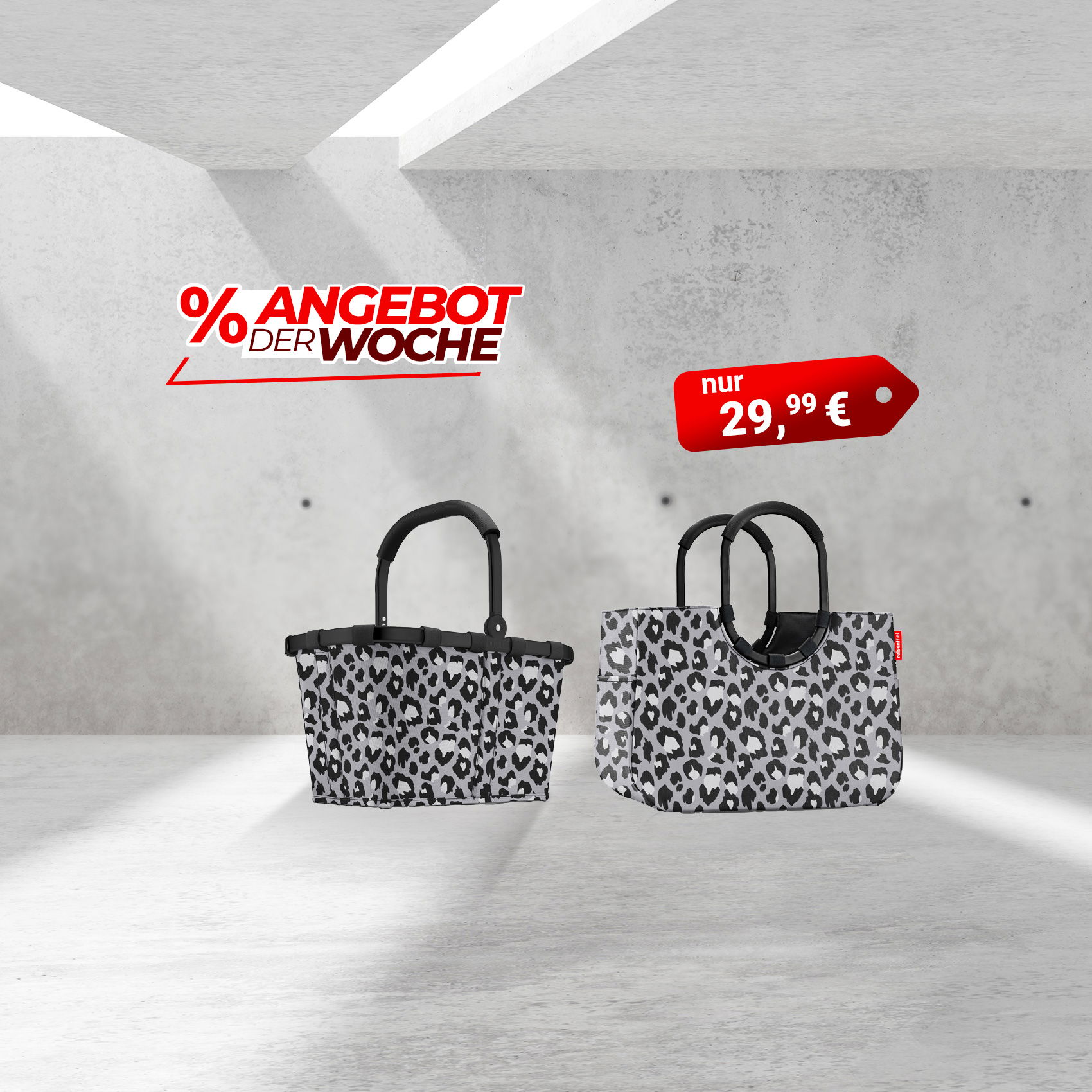 Angebot der Woche: Zwei Einkaufskörbe mit Leopardenmuster in modernem, grauem Raum