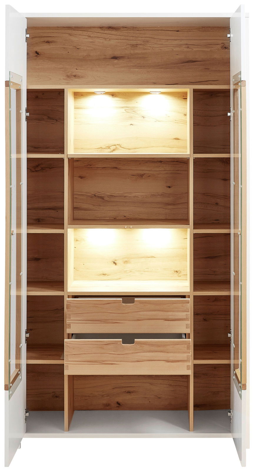 Vitrine aus Holz mit offenen Glastüren, mehreren Regalfächern und Schubladen, frontal betrachtet.