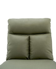 Grüner Stuhl mit gepolsterter Rückenlehne, Frontalansicht