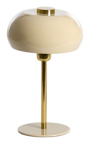 Elegante Tischleuchte mit rundem, cremefarbenem Schirm und goldfarbenem Standfuß, frontal abgebildet.