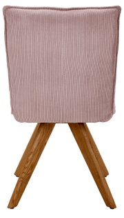 Achterkant van een stoel met een roze, geribbelde stoffen bekleding en houten poten.