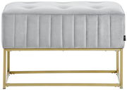 Hockerbank mit grauem, gepolstertem Sitz und goldfarbenem Metallgestell, Frontalansicht