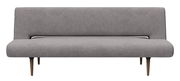 Graues Funktionssofa UNFURL mit Holzbeinen, Frontalansicht