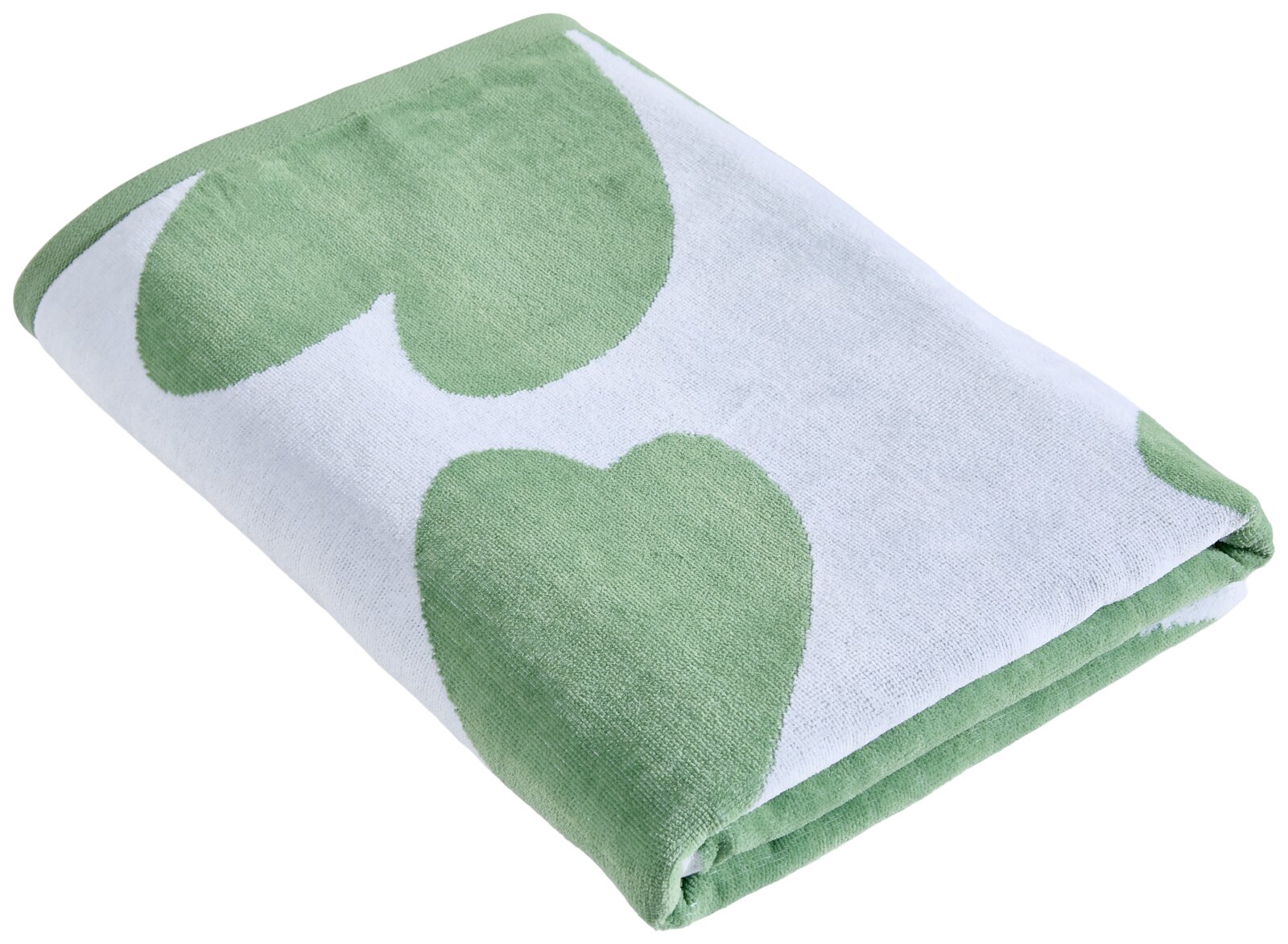 Gefaltetes weißes Handtuch mit großen grünen Kleeblatt-Motiven, schräg von oben in leichter Seitenansicht fotografiert