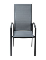 Vorderansicht eines modernen Stapelsessels mit schwarzem Metallrahmen und grauem Netzgewebe.