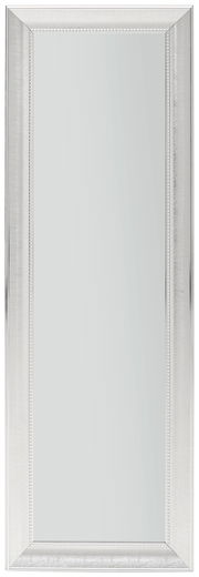 Rechteckiger Spiegel mit silbernem Rahmen, frontal betrachtet.