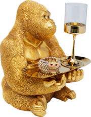 Goldene Gorilla-Dekofigur in Butler-Pose, die ein Tablett mit einem verzierten Glas und einem funkelnden Armband hält, seitliche Perspektive.