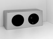 Silberne Steckdose mit zwei Anschlüssen, seitliche Perspektive