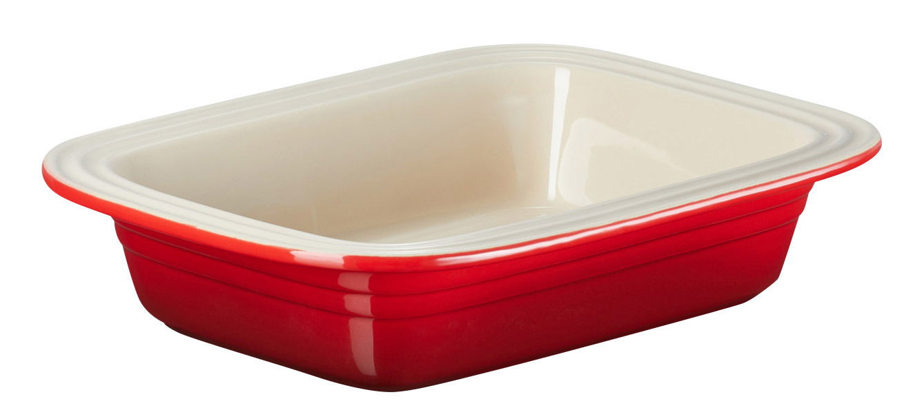 Rote Lasagneform aus Keramik, seitliche Perspektive