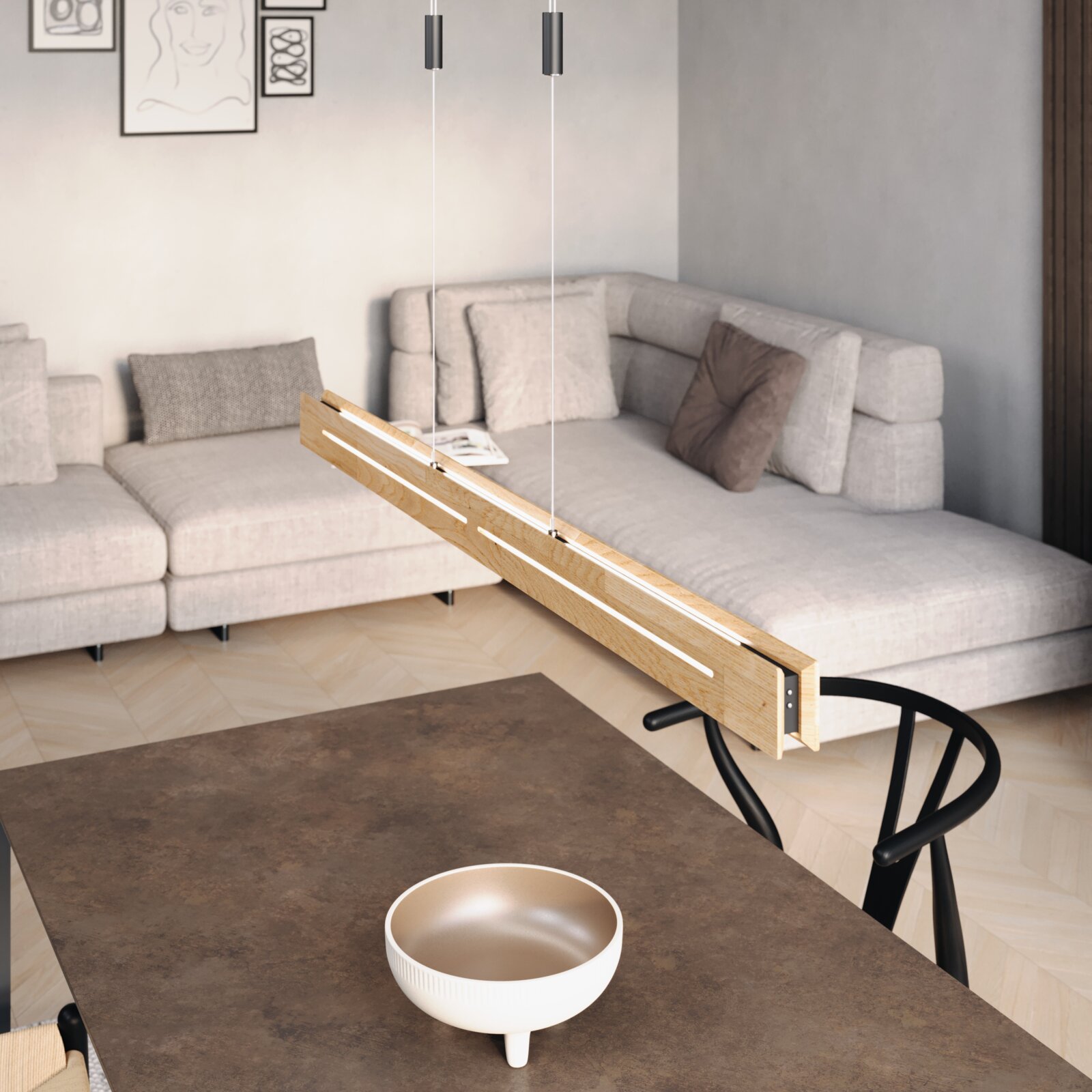 Moderne LED-Pendelleuchte aus Holz, hängend über einem Esstisch in einem stilvoll eingerichteten Wohnzimmer, seitliche Perspektive.