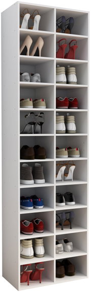 Weißes, hohes Schuhregal mit mehreren Fächern, gefüllt mit verschiedenen Schuhpaaren (High Heels, Sneaker, Stiefel), in schräger Vorderansicht von links.