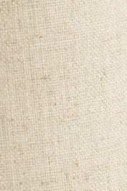 Nahaufnahme eines beigen Lampenschirms mit gewebter Textur, seitliche Perspektive