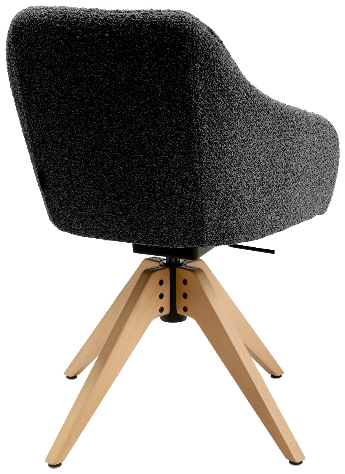 Achterkant van een moderne fauteuil met zwarte stoffen bekleding en lichte houten poten.