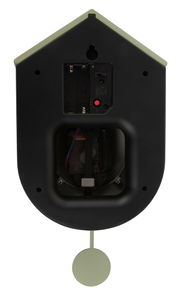 Rückansicht einer Wanduhr mit batteriebetriebenem Mechanismus und Pendel, in einem modernen Design. Perspektive von hinten.