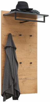 Garderobenpaneel aus Holz mit schwarzer Hutablage und Haken, seitliche Perspektive
