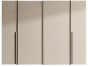 Großer, moderner Kleiderschrank in Beige mit glatten Fronten, schwarzen vertikalen Griffleisten und schmalen schwarzen Rahmenlinien, frontal von vorne aufgenommen.