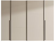 Großer, moderner Kleiderschrank in Beige mit glatten Fronten, schwarzen vertikalen Griffleisten und schmalen schwarzen Rahmenlinien, frontal von vorne aufgenommen.