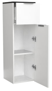 Weißer Badezimmer-Hängeschrank mit offener Tür und Einlegeboden, oben Klapptürfach, perspektivische Frontansicht leicht von links