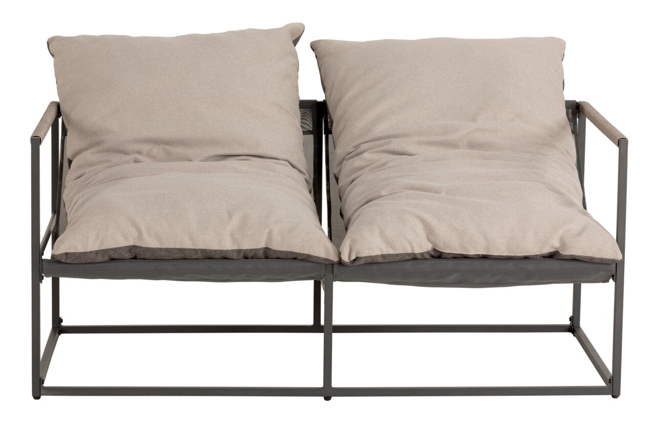 Frontansicht eines zweisitzigen Lounge-Sofas mit beigen Kissen und einem Metallrahmen.
