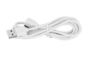 Weißes USB-Kabel mit USB-A und USB-C Anschlüssen, seitliche Ansicht